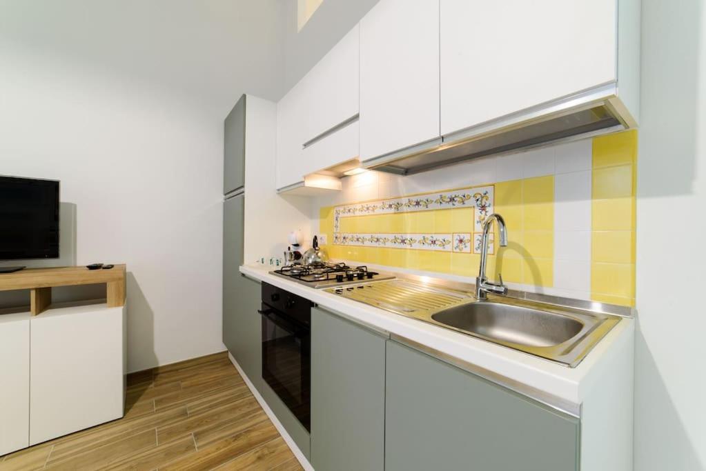 Apartamento Stazione Treni - Wi-Fi & Netflix Cozy Space Salerno Exterior foto